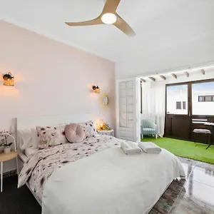 Vakantiehuis Privadas Cerca De La Playa Y Aeropuerto En Casa Compartida Con Otros Huespedes, Playa Honda (Lanzarote)